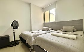 Apartamento moderno en conquistadores, excelente ubicación